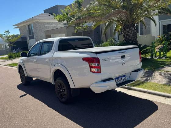 MITSUBISHI L200 TRITON 2.4 16V TURBO DIESEL GL CD 4X4 MANUAL